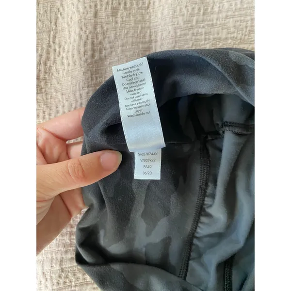 ATHLETA Salutation Black Camo Joggers Size Medium - Image 10
