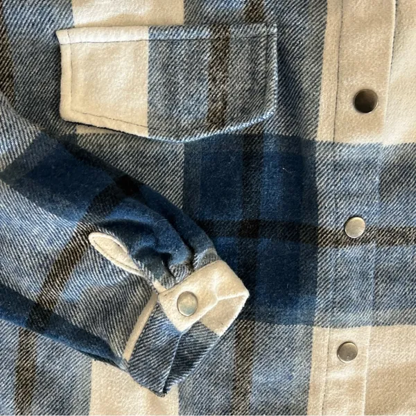 Blue and White Plaid Shacket Jacket size medium, button up, faux pockets - Image 2