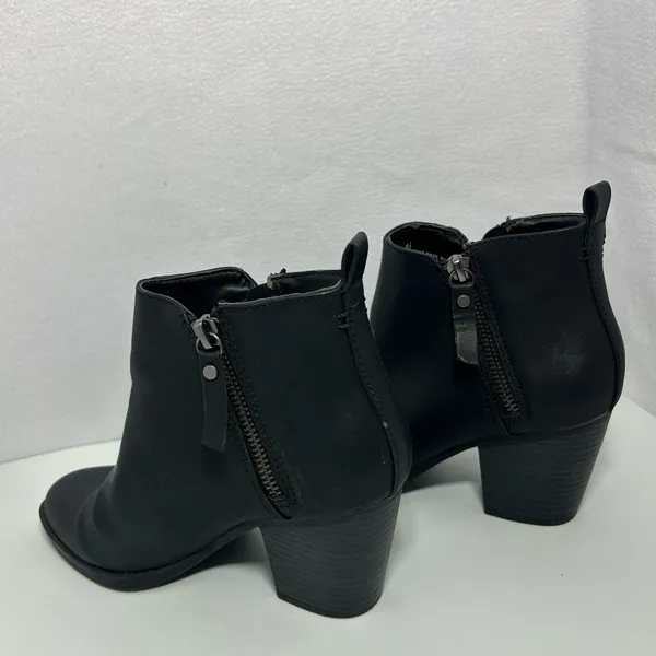 Universal Threads Black Ankle Boots with Zipper - Image 3