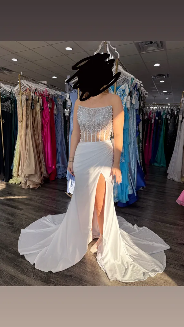 White prom dress with corset amd pearls - Image 3