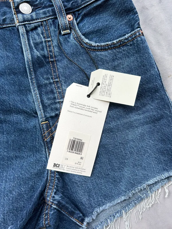 Levi's NWT  ribcage shorts - Image 2