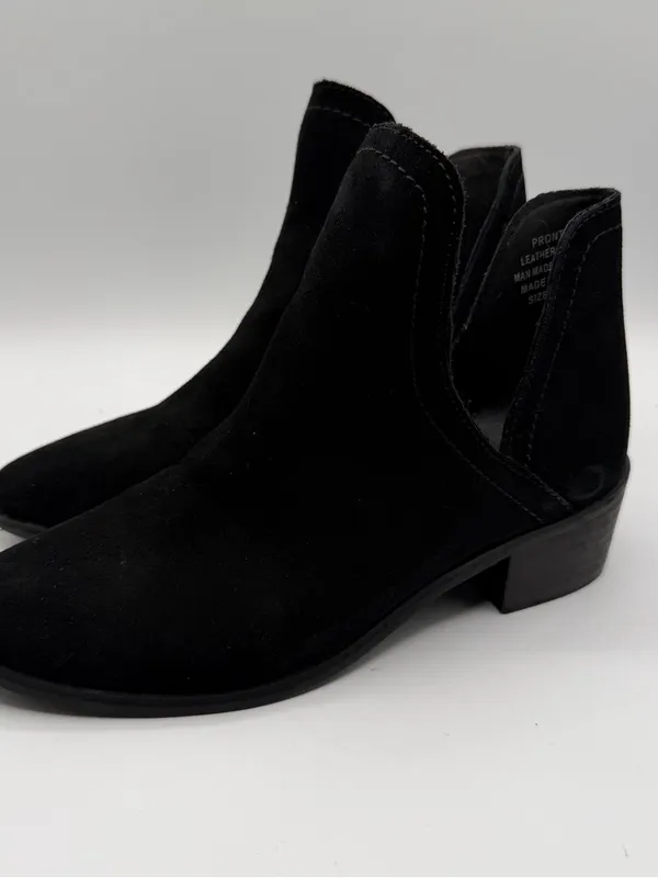 Coconuts by Matisse Pronto Black Suede Cutout Ankle Boots Womens 6.5 - Image 3