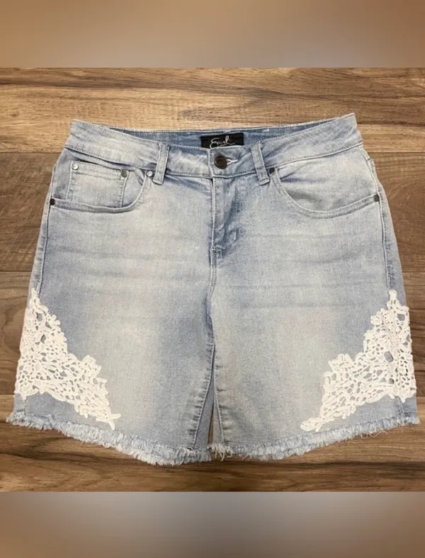 Earl Jean Women’s Light Blue Denim Raw Hem Shorts W/ Crochet Lace Detail Size 4 - Image 2