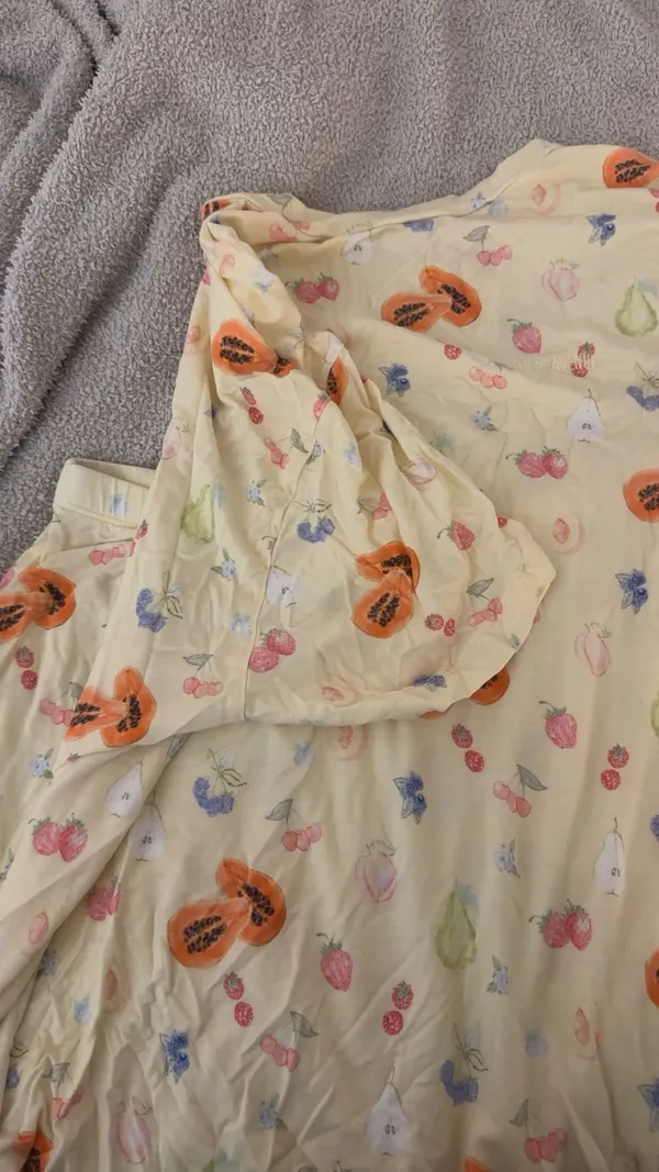 Djerf Avenue pj set shorts and short sleeve shirt. both size small. only worn a few times just to bed! - Image 4