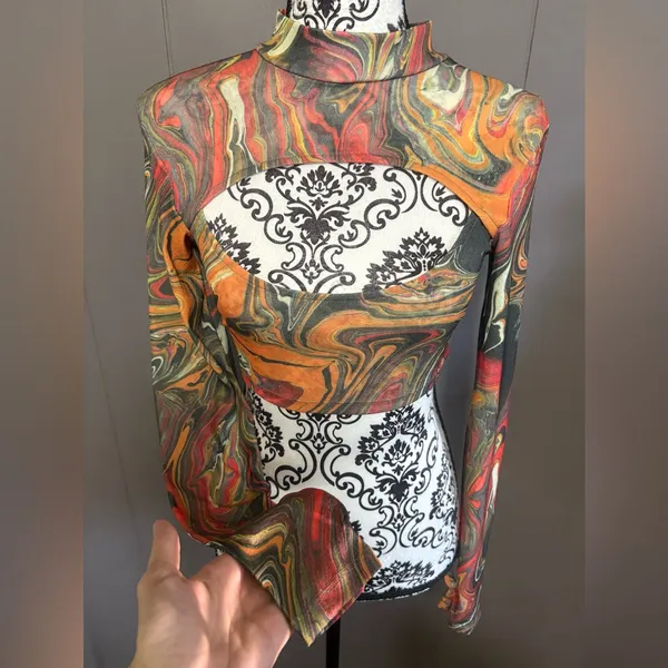 NGORDER Multi Swirl Cut Out Long Sleeve Crop Top - Image 6