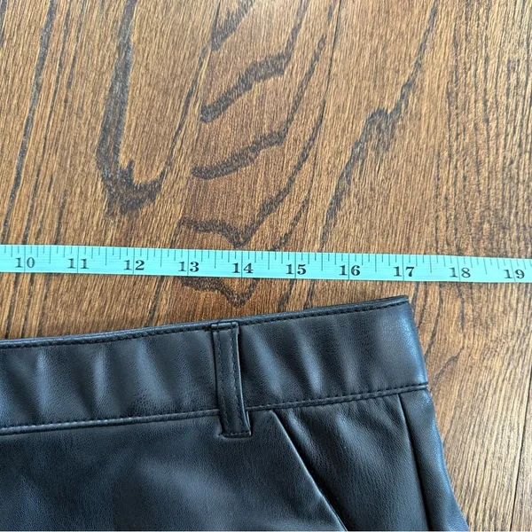 Zara black faux leather flat front shorts with pockets size XL 1612 NWOT - Image 5