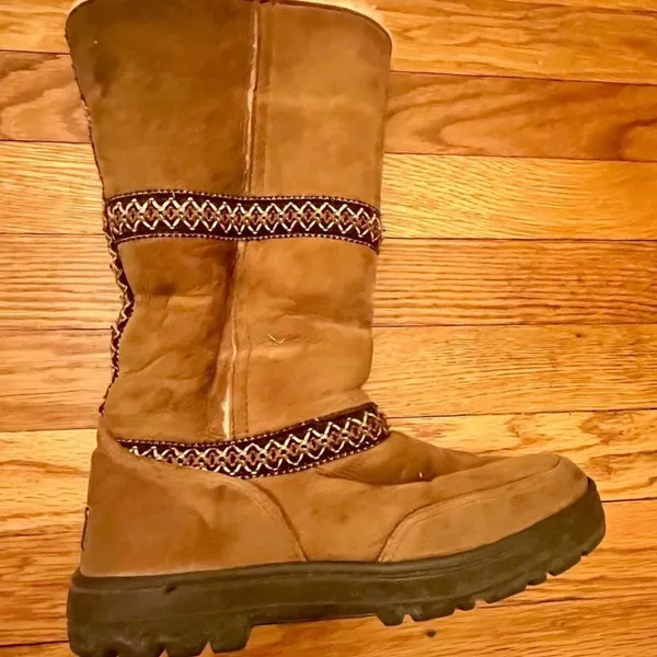 UGG Brown Suede Boots with Knit Accents - Image 5