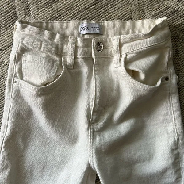 Zara Cream Women's Ankle Cropped Size 0 Jeans - Image 2