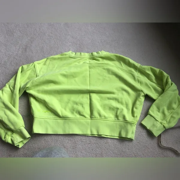 Lululemon cropped sweatshirt - yellow - size 8 - Image 5