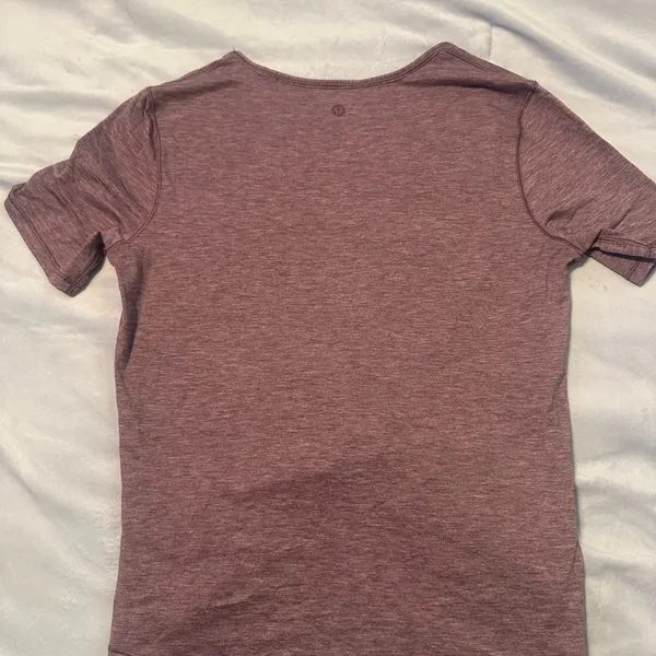 Lululemon t-shirt size 8 - Image 4