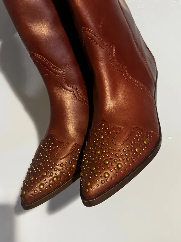 Frye Sara Studded Wingtip Western Boot 6.5 - Image 4