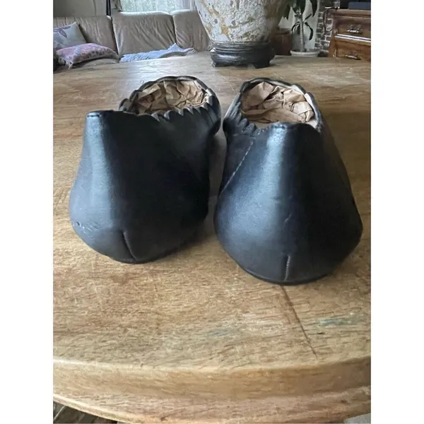 Nwot Adrienne Vittadini Black Leather Flats Size 7.5 - Image 3