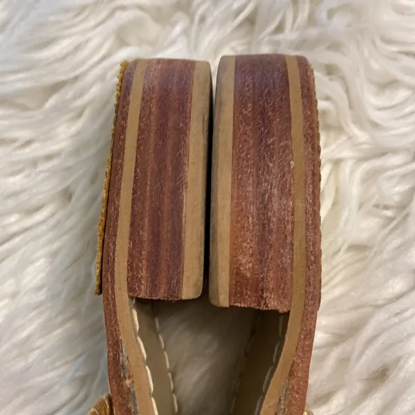 Jack Rogers Sandals size 7 M excellent condition color is gold - Image 9