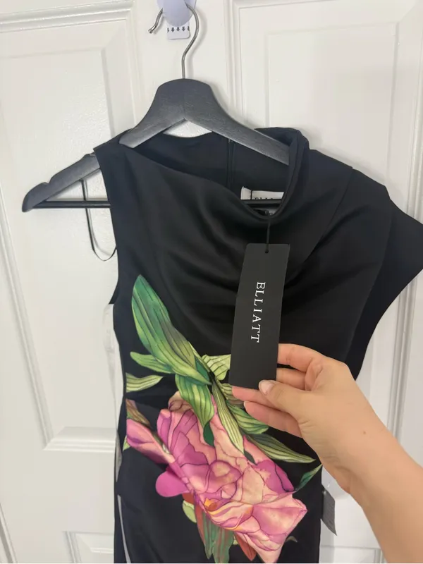 Elliatt Azelie Asymmetrical Gown in Black XS - Image 6