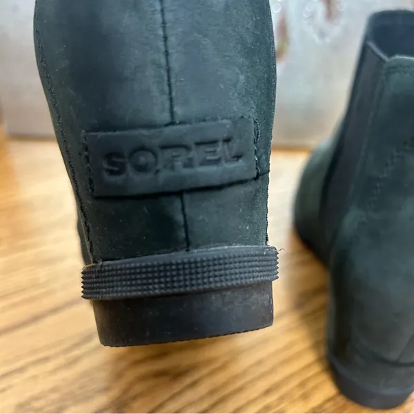 SOREL Joan Of Arctic III Chelsea Wedge Slip On Black Leather Boots Size 9 - Image 4