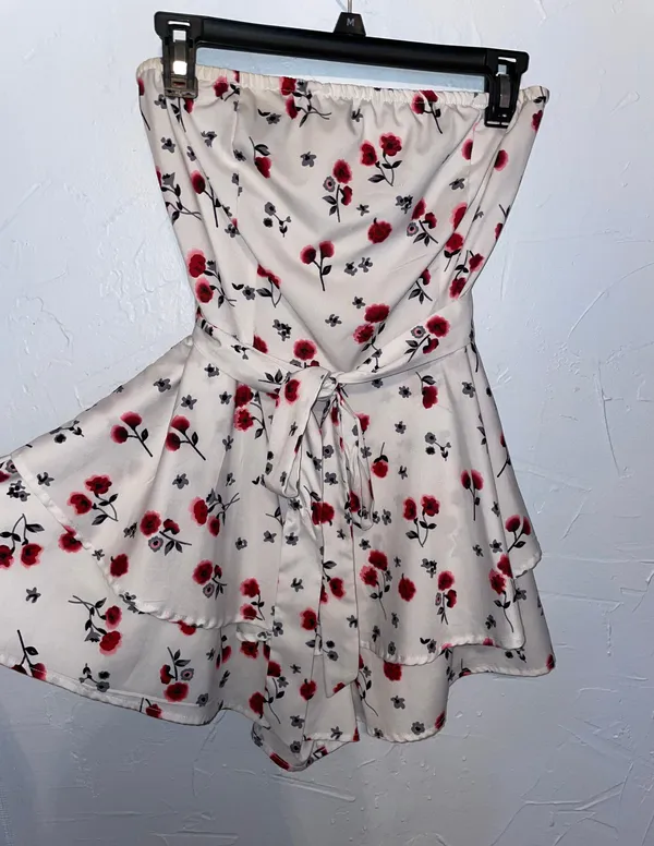 SheIn Eilly Bazar Layered Hem Belted Floral Print Tube Romper - Image 2