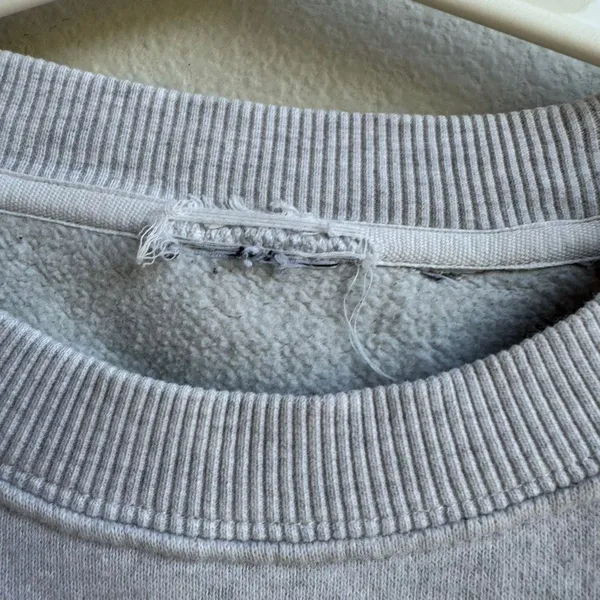 Aritzia TNA Cozy Fleece Cropped Crewneck Gray Sweatshirt Size Small - Image 3