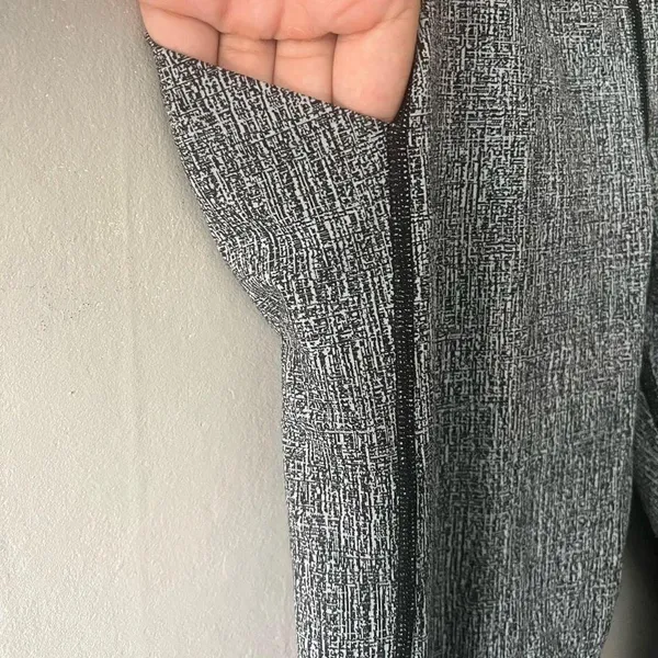 Lululemon Grey Pace Rival Cropped Leggings Size 6 - Image 2