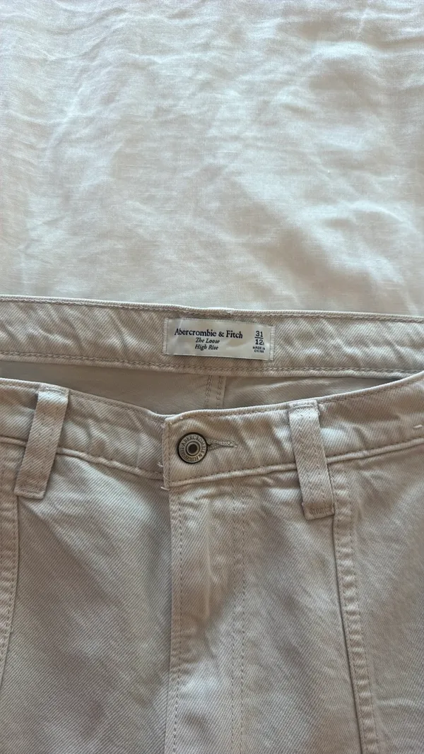 Abercrombie high rise loose cargo jeans - Image 4