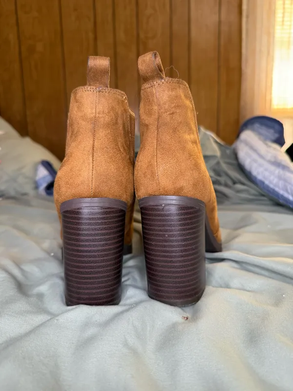 American Eagle brown suede booties 7.5 - Image 4