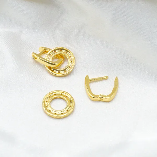 Donut Link Dangling Earrings Gold - Image 5