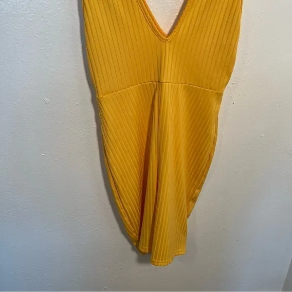 PrettyLittleThing Women's Size 8 Ribbed Tank Top Unitard‎ Yellow V-Neck V-Back - Image 6