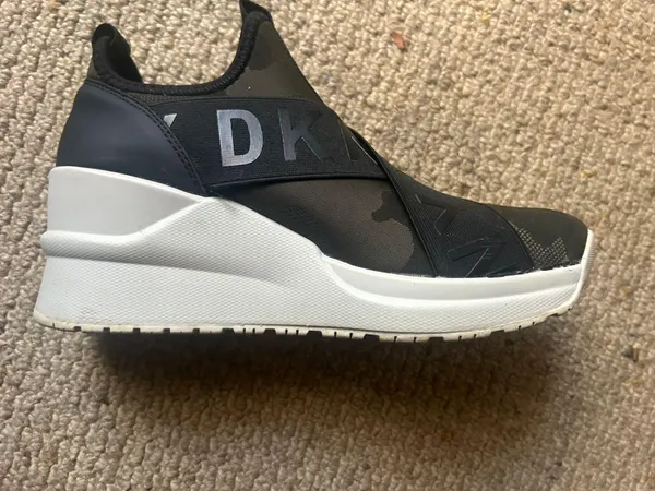 DKNY Sporty Leya Wedge 7.5 - Image 5