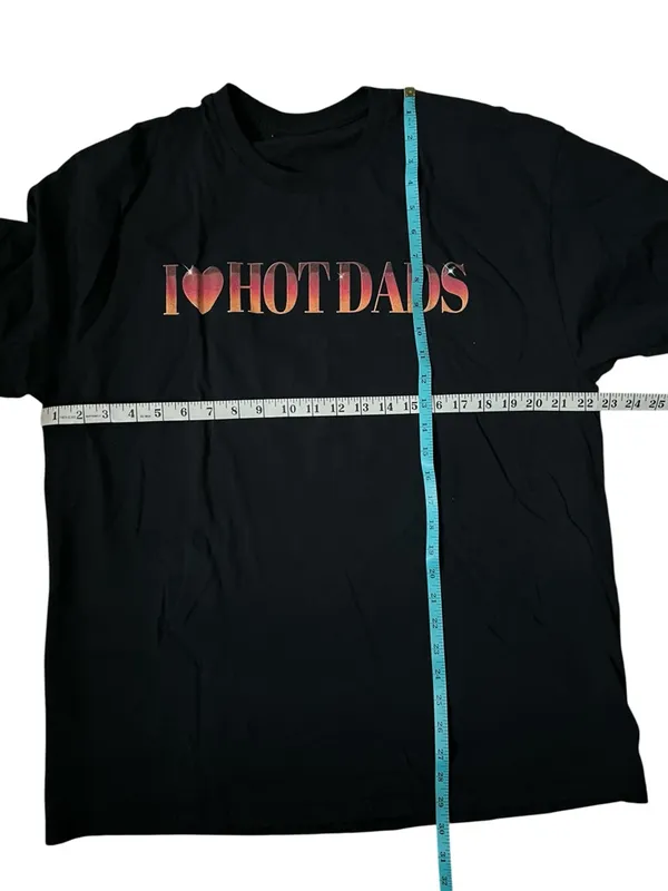 Jonas Brothers I Heart Hot Dads Graphic Tee Concert Tour Fan Merch Black Shirt - Image 4