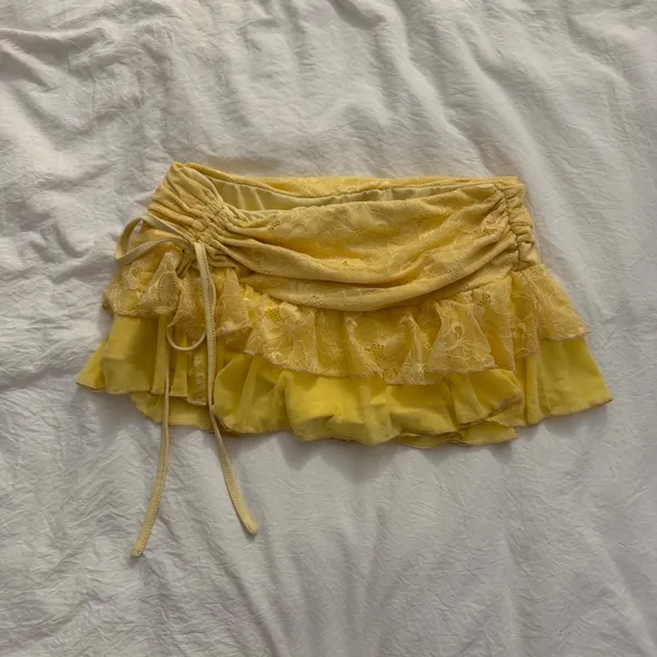 Ruffle mini skirt yellow - Image 2