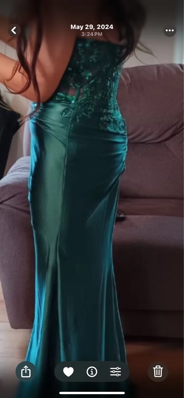 Emerald Green Prom Dress Size 10 - Image 14