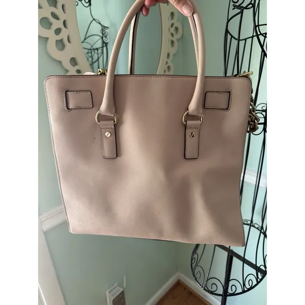 Michael Kors Handbag Light Blush PInk with Gold Accents Lock‎ And Key Large - Image 6