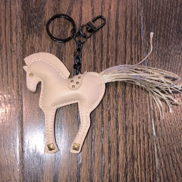 Tan horse keychain cowgirl western vibe - Image 2