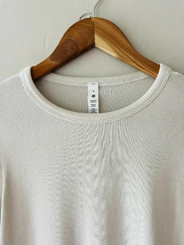 Lululemon Sz 6 Beige Pullover Ribbed Stretch Hold Tight Long-Sleeve Shirt - Image 3