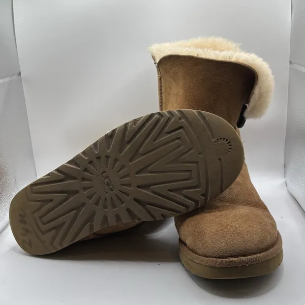 UGG Australia Bailey Button Suede Boots Size 8 Chestnut Brown Read - Image 8