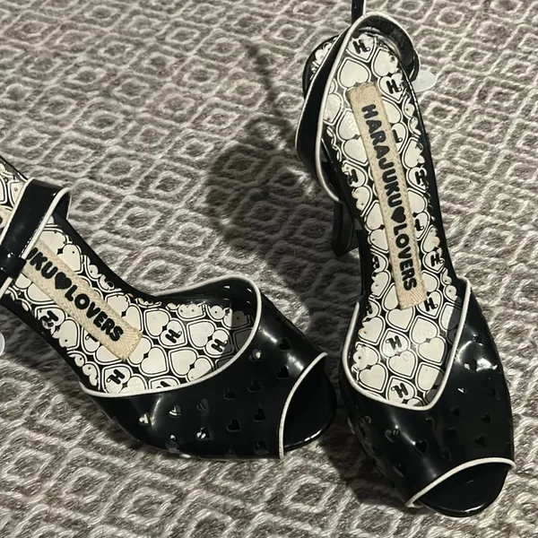 Harajuku 5" Heels Heart Stamped Size 6‎ - Image 3