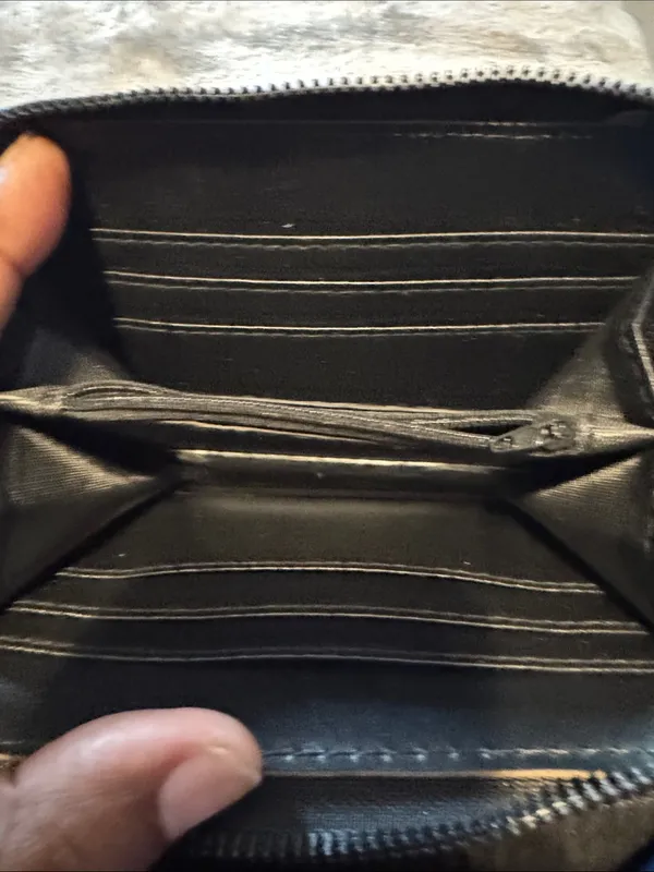 Black Zip - Image 3