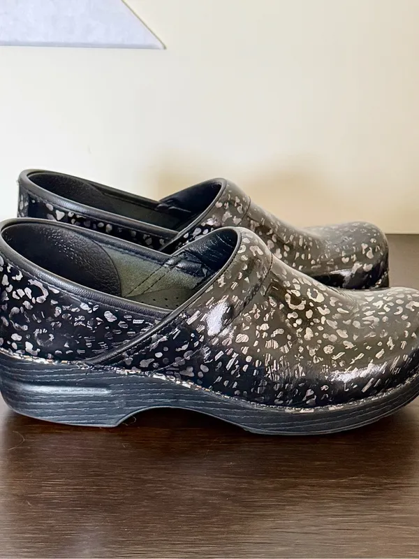 Dansko Professional Clogs Pewter Leopard Patent Leather Shoes Womens 40 9.5-10 - Image 4