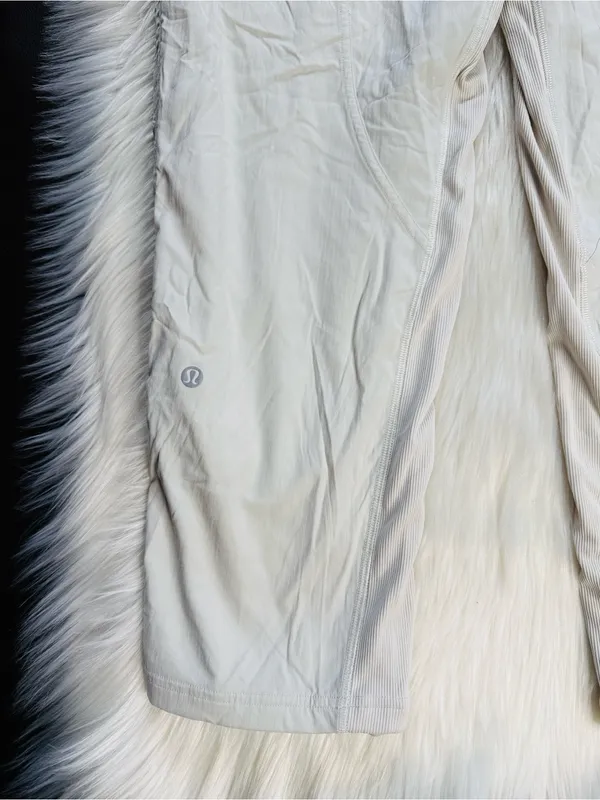 Lululemon Cream Dance Studio Mid Rise 25” Crop Pants - Image 10