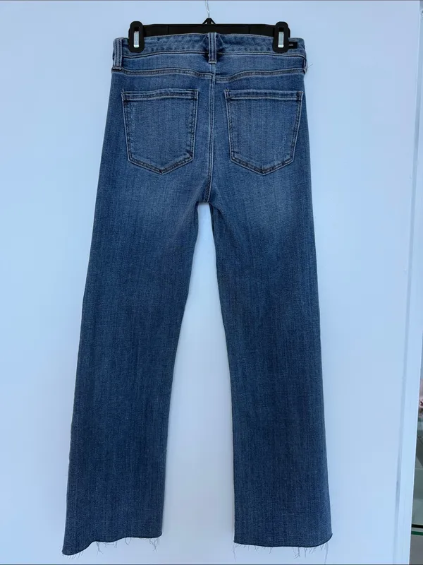 Liverpool Los Angeles Low Rise Crop Flare Jeans in Size 27 - Image 2