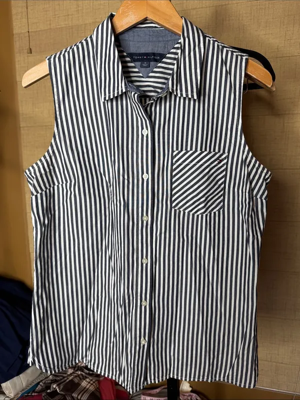 Tommy Hilfiger Navy White Striped Sleeveless Button Down Shirt Size Medium - Image 2
