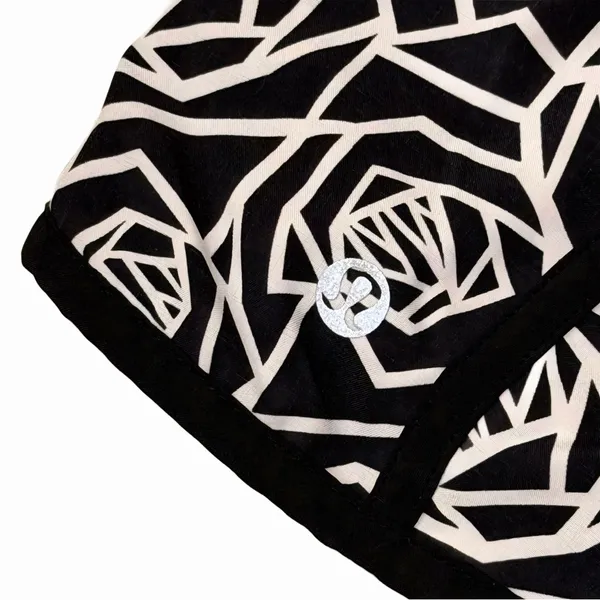 Lululemon Tracker Short III 4-way Stretch Posey Black/White Size 4 - Image 8