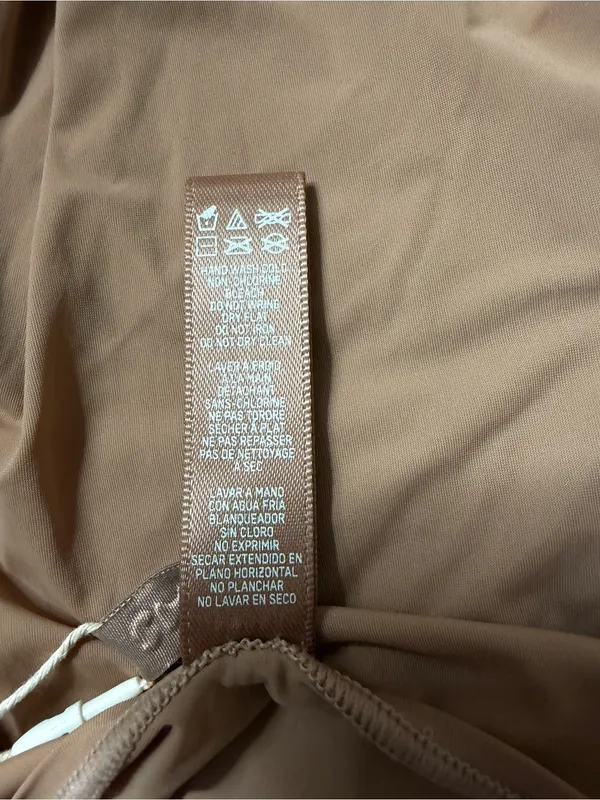 SKIMS NWT Crewneck Bodysuit; Fits Everybody; Color Sienna; Beige/Nude size Large - Image 9