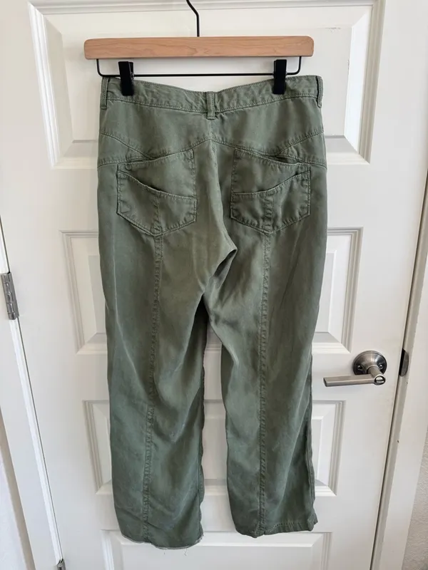 Athleta Low-Waisted Green Adjustable Lightweight Pants - Image 6