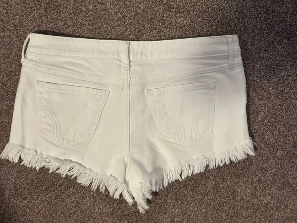 Hollister Low-Rise Short Shorts - Image 4