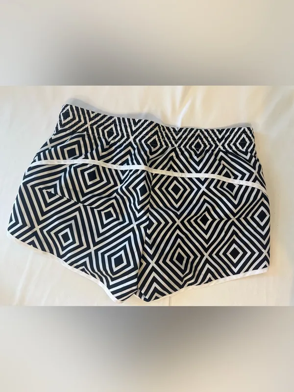 Athletic Works Black & White Geometric Athletic Shorts - Image 4