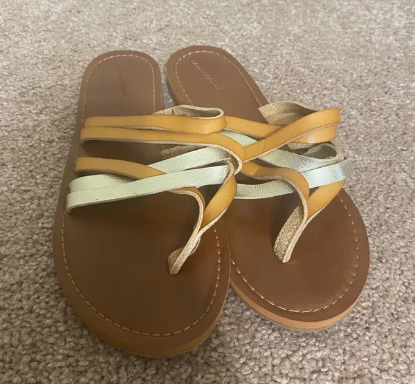 Universal Threads Sandals - Image 2