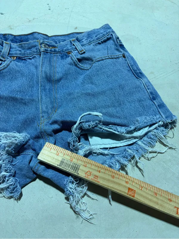 Levi’s Classic cut off Blue Denim Women's Shorts 28 - Image 3