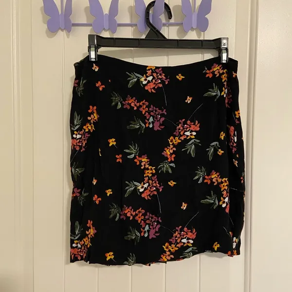 Olivaceous women’s floral miniskirt‎ — medium - Image 6