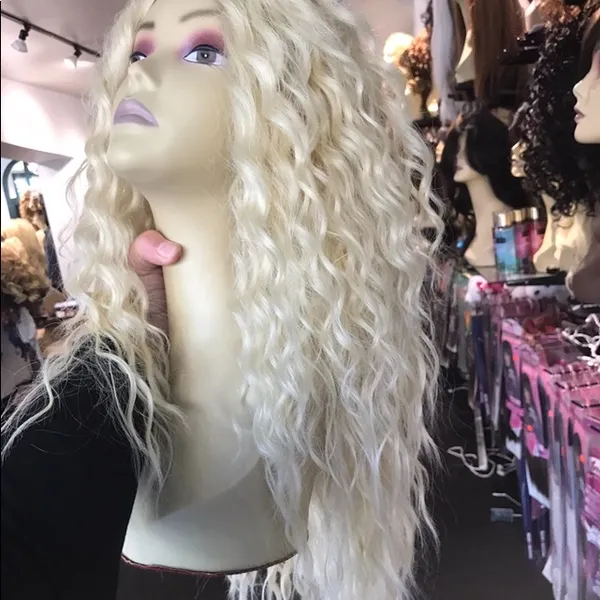 Blonde curly wig - Image 2