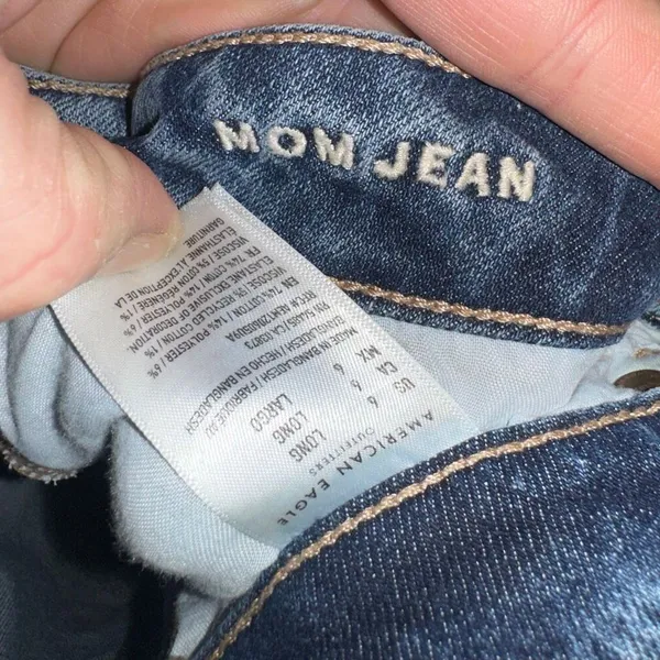American Eagle distressed normcore 6 relaxed Mom jeans - Image 2